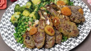 Gemarineerde lamskoteletjes met groenten en perzik