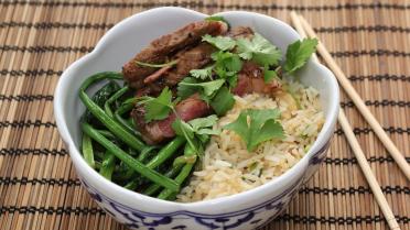 Gemarineerd rundsvlees, Chinese spinazie en gebakken rijst