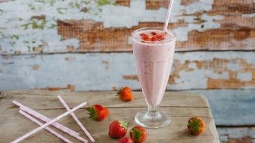 Milkshake van aardbeien met yoghurt