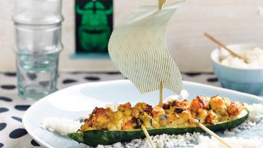 "Courgetteboot" met rijst en kip