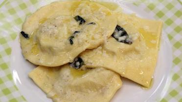 Ravioli met ricotta, pecorino en Lomo 