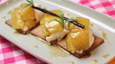 Taartje van geflambeerde ananas met whiskey en mascarpone