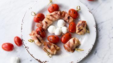 Spiesje van kerstomaatjes en mozzarellabolletjes Spiesje van kerstomaatjes en mozzarellabolletjes
