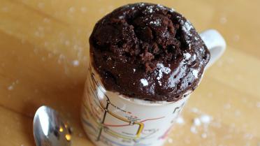 Mugcake met chocolade: cake uit de microgolfoven