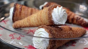 Wworstenbrood kerstkrans en vanilleroomhoorntjes