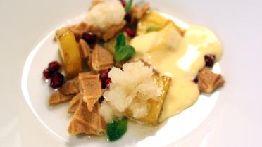 Dessert: granité en sabayon van Gust, gekaramelliseerde ananas en Jules Destrooper lukken