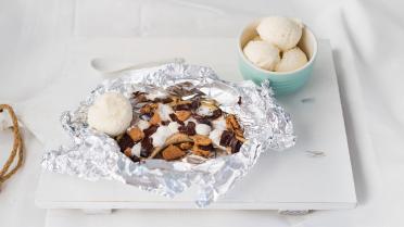 Dessert op de barbecue: papillot met banaan, rum en chocolade