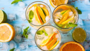 Homemade limonade met limoen en appelsien