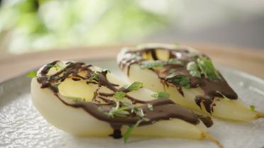Gestoofde peren met pure chocoladesaus Gestoofde peren met pure chocoladesaus