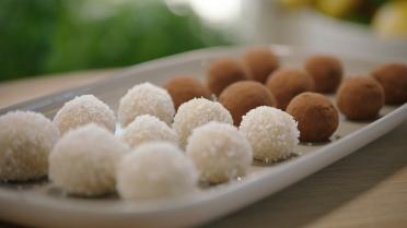 Marsepeinbolletjes met kokos of cacao