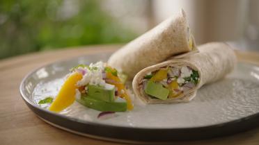 Volkoren wrap met mango, feta en avocado Volkoren wrap met mango, feta en avocado