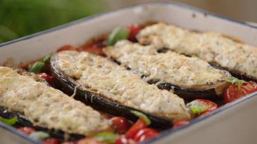 Ovenschotel met aubergines, ricotta, tomatensaus en kikkererwten