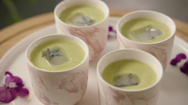 Gazpacho van komkommer, avocado en ananas Gazpacho van komkommer, avocado en ananas