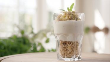 Quinola met plattekaas en compote van kiwi en appel Quinola met plattekaas en compote van kiwi en appel