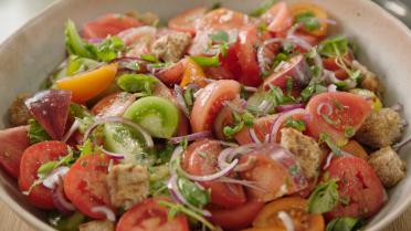 Toscaanse panzanella van Sandra Bekkari Toscaanse panzanella van Sandra Bekkari