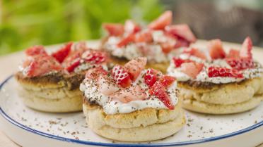 Open Keuken met Sandra Bekkari: Ontbijtdonuts met aardbeien