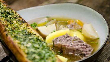 Loïc: Zot van Koken: Pot-au-feu met lookbroodjes