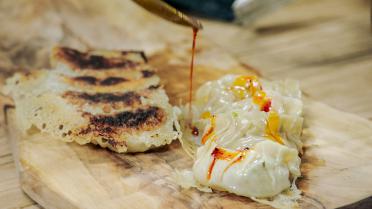 Zot van Koken: Gyozas met ponzu saus en chili olie