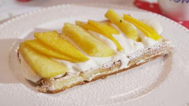 Wafels met ananas en mango