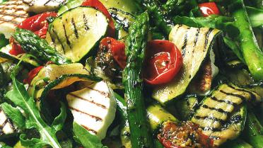 Salade van geroosterde asperges, courgettes en manouri