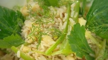 Gebakken rijst met vijfkruidenpoeder en gewokte selder 