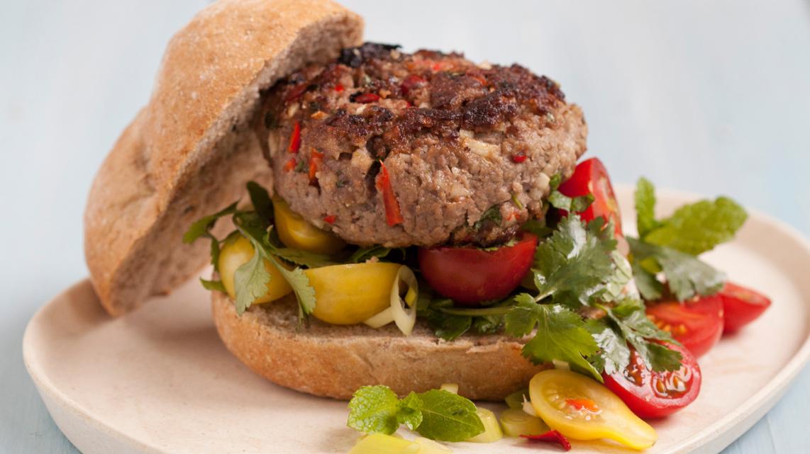 Thaiburger met Aziatische salade