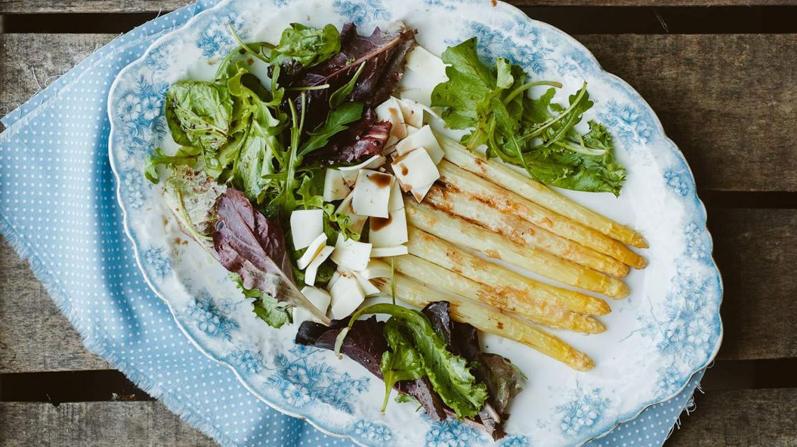 Gegratineerde asperges met Parmezaanse kaas