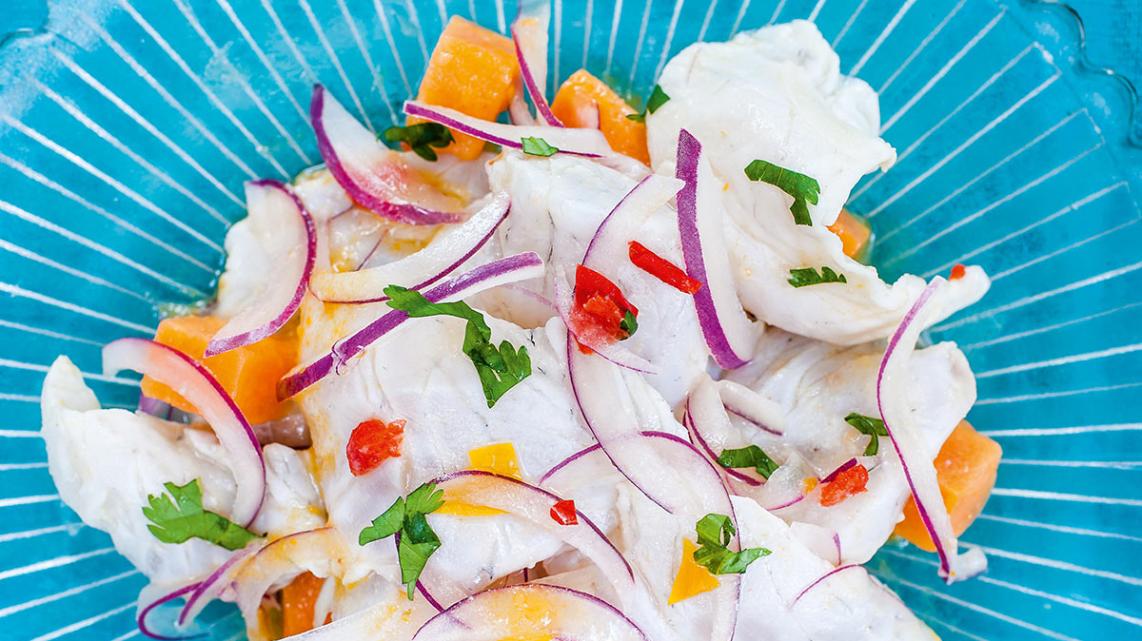 Don Ceviche: Ceviche van zeebaars met koriander en rode ui