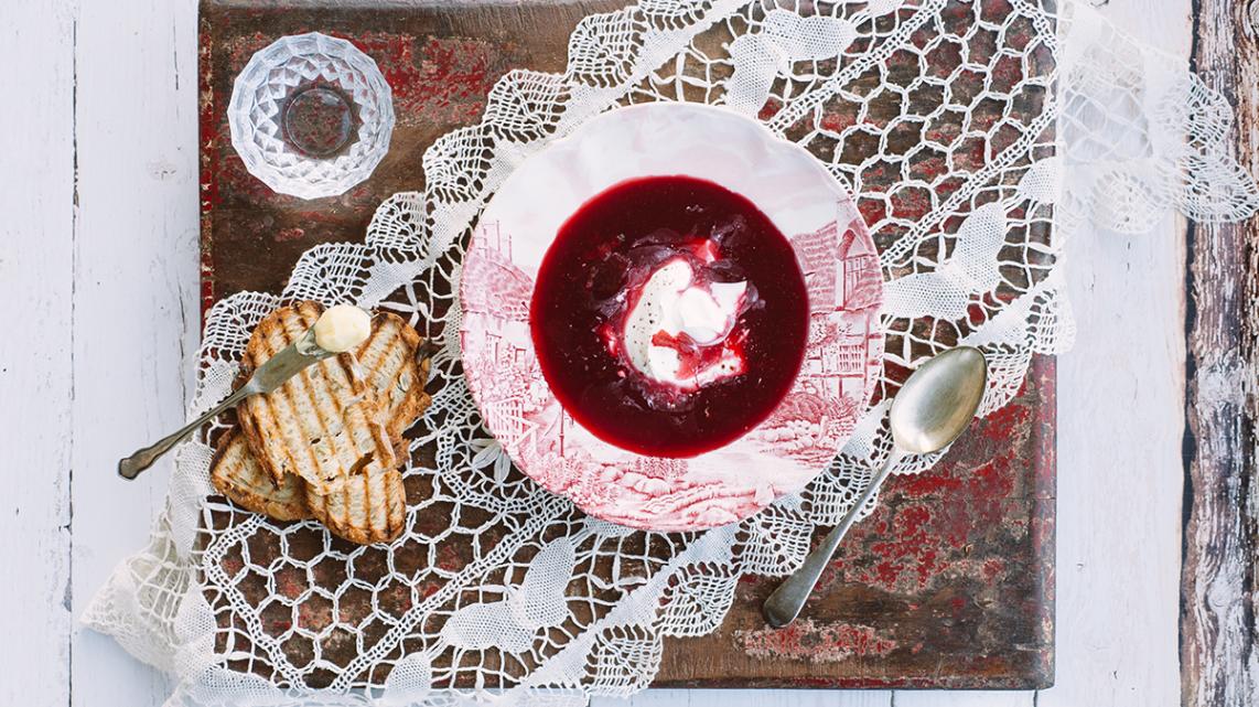 Borscht: Russische bietensoep 