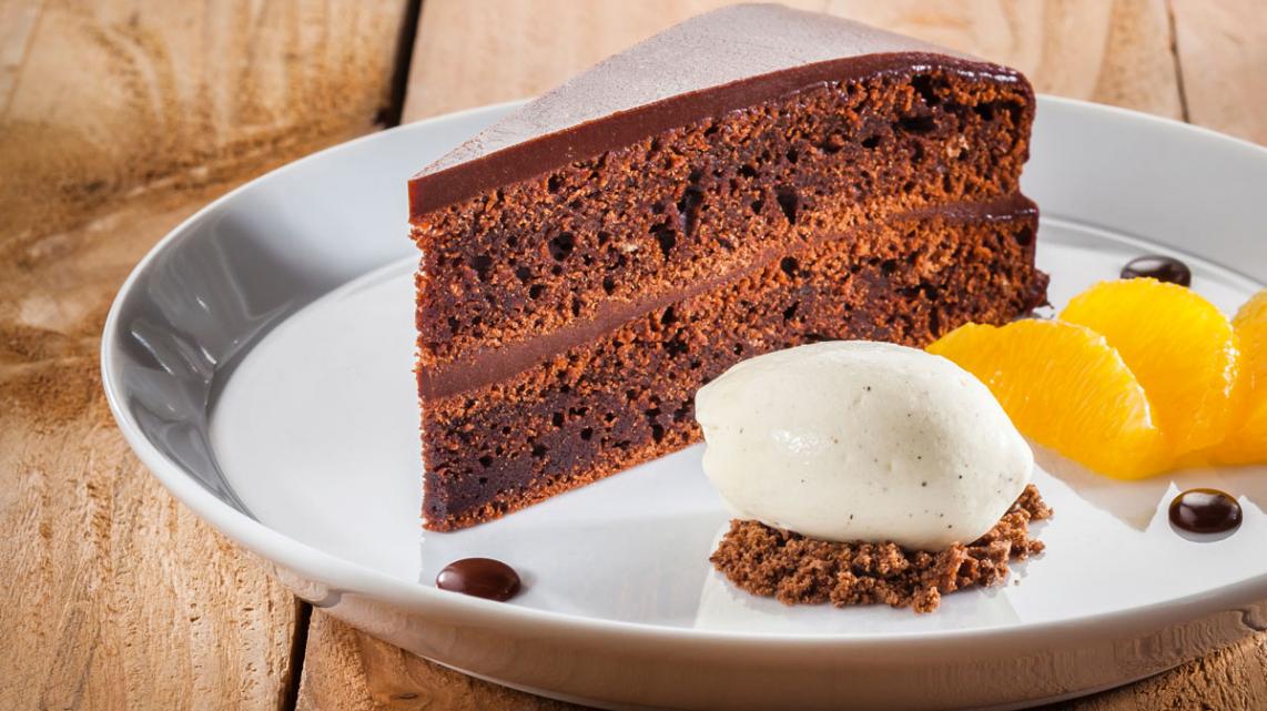 Chocoladecake met karamelsaus