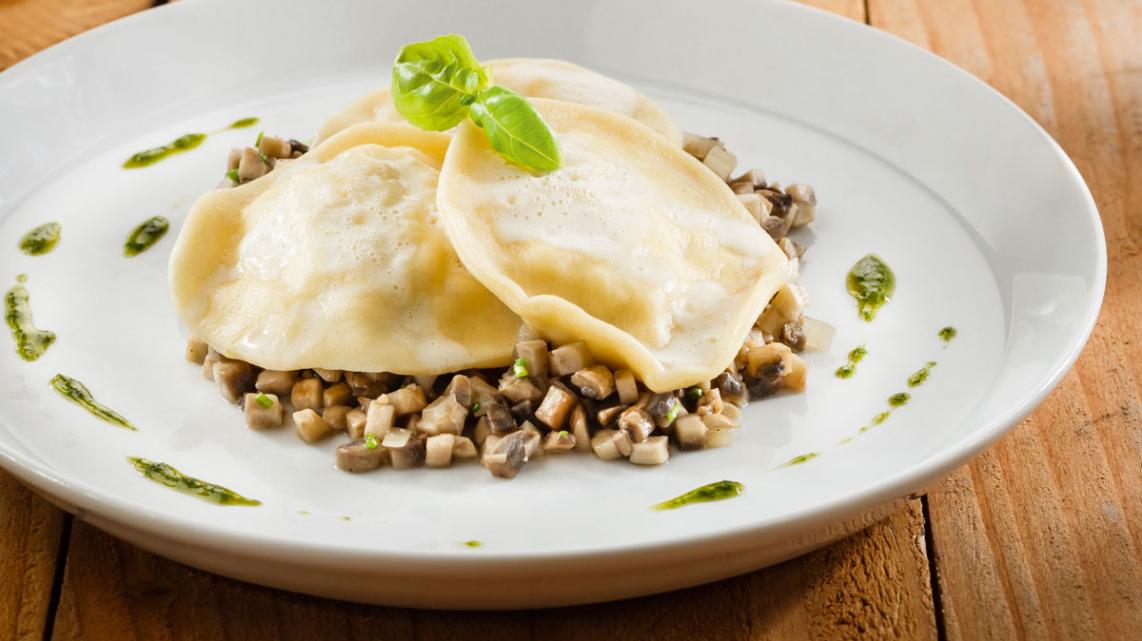 Ravioli van kip en champignons recept