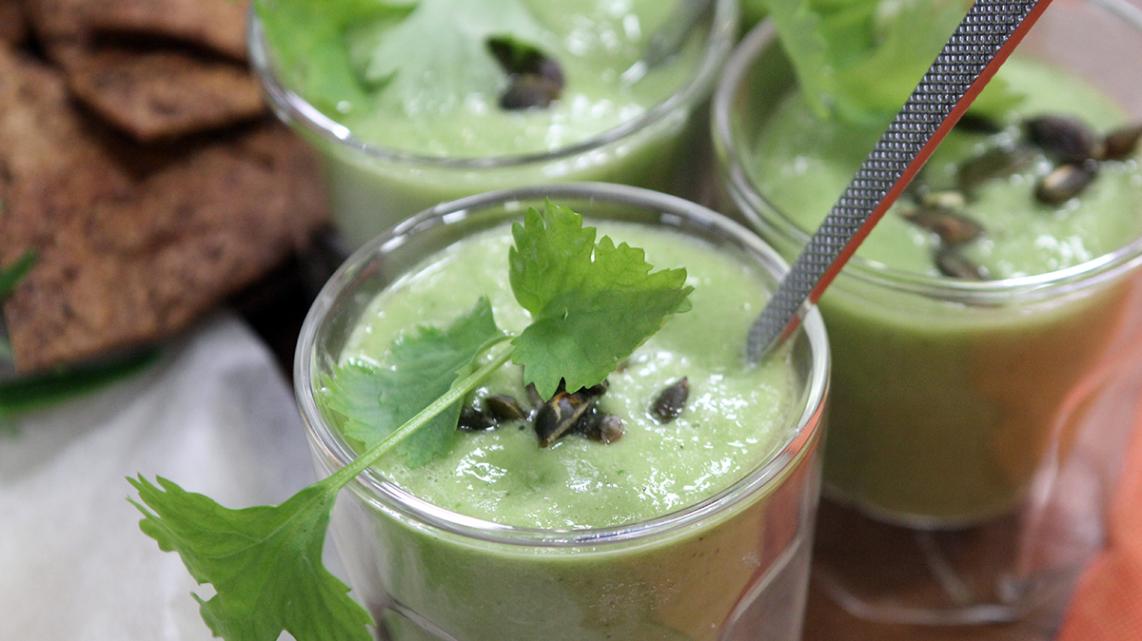 Groene gazpacho met komkommer en avocado