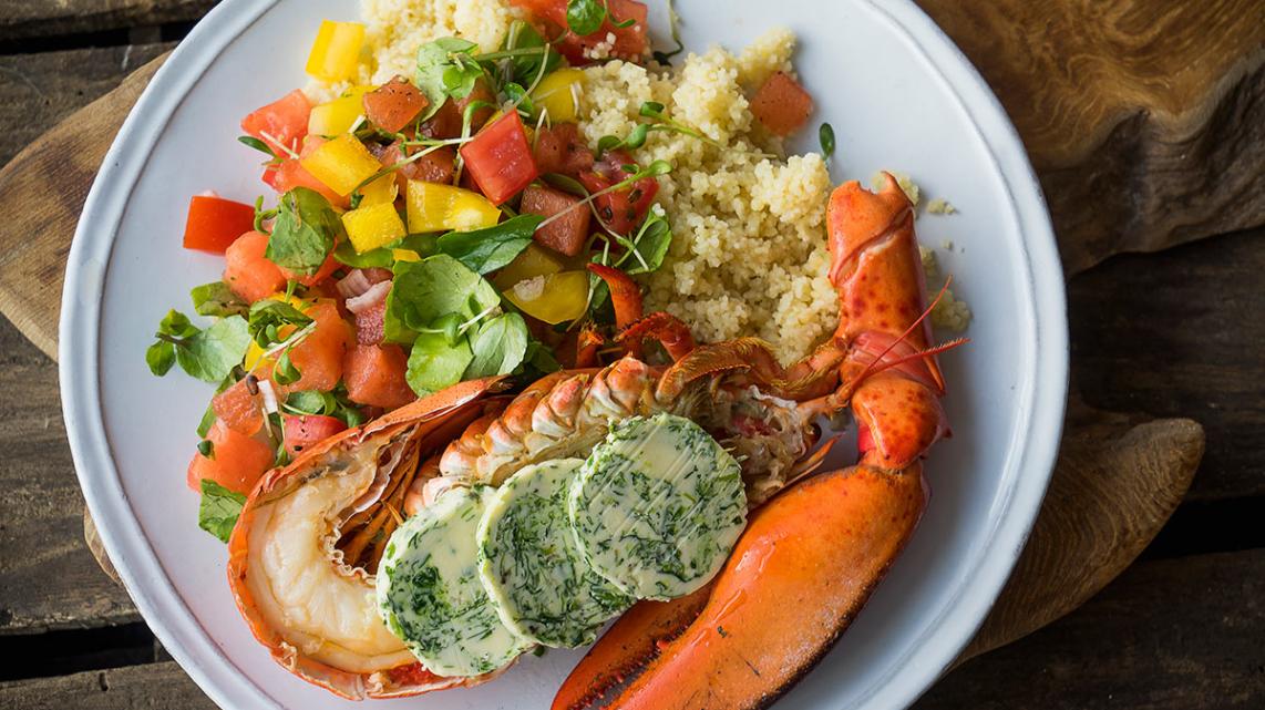 Kreeft op de barbecue met couscous en watermeloenslaatje