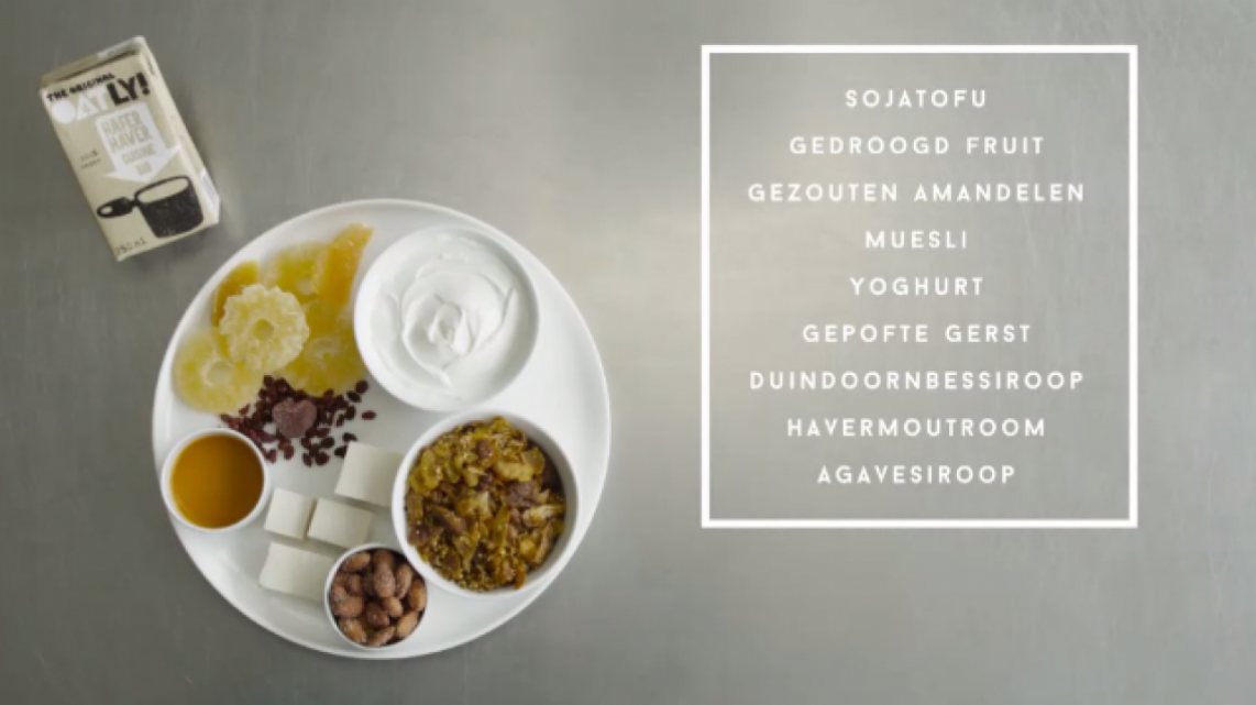 Tofu-yoghurt met gedroogd fruit en muesli