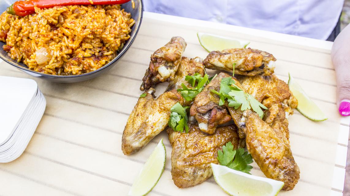 Arroz con pollo: rijstschotel met gebakken kip