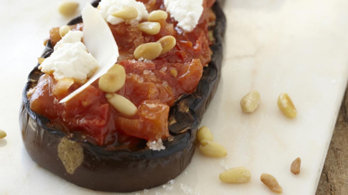 Gegrilde aubergine met tomatencompote