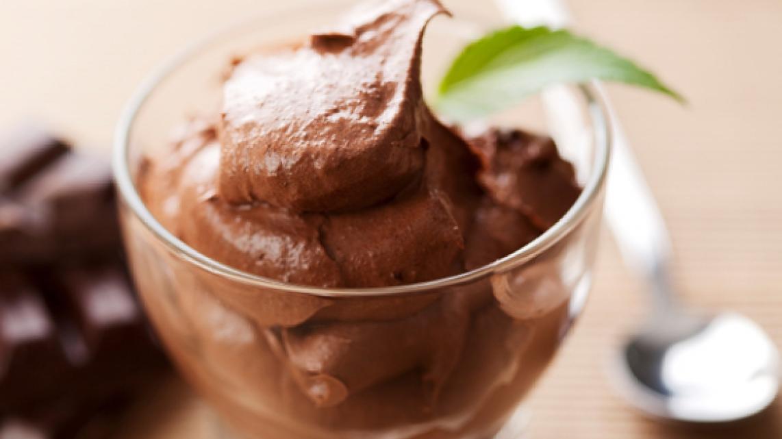 Chocolademousse met gekonfijte sinaasappelschil en munt