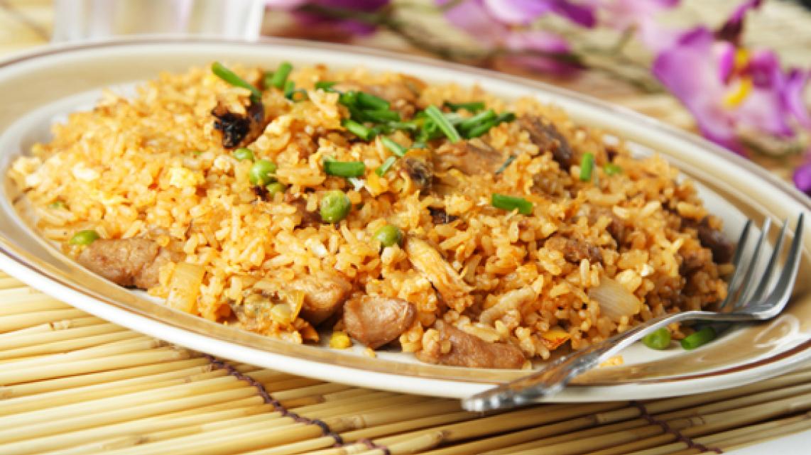 Restjes van nasi goreng omtoveren in een lekkere Aziatische snack
