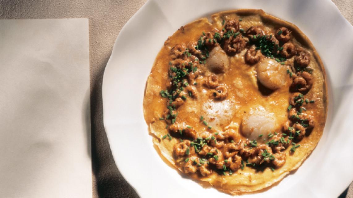 Omelet van sint-jakobsvruchten, tomaten en garnalen zoals in De Panne 