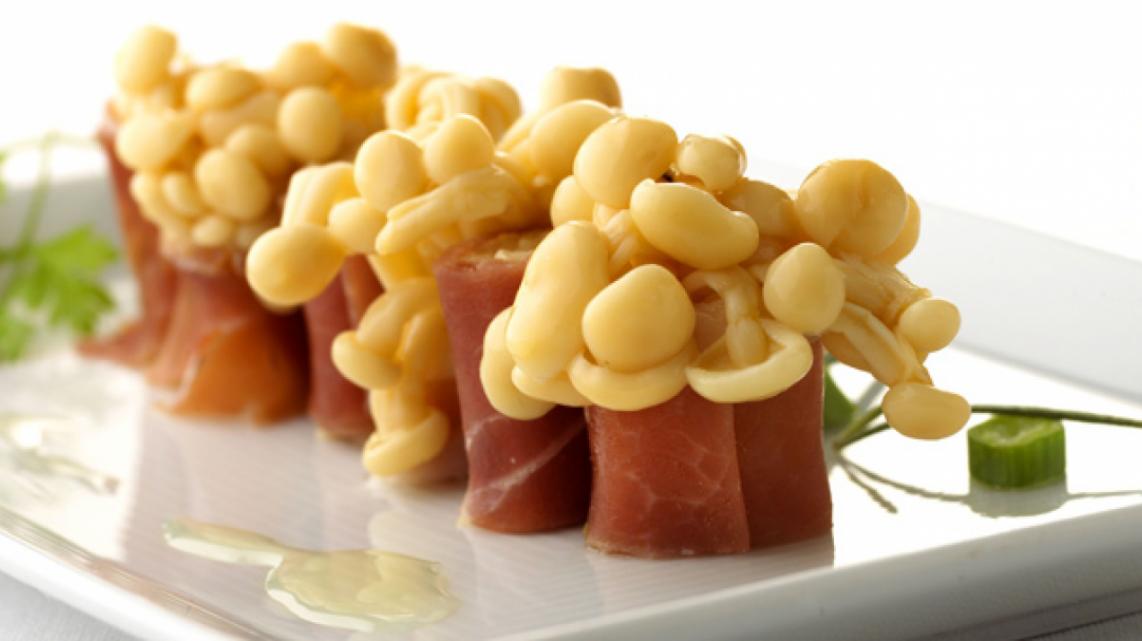 Rolletjes parmaham met enokitake