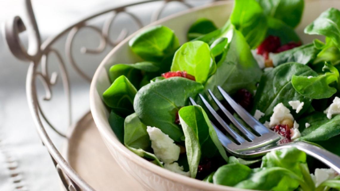 Salade van erwten, feta en munt