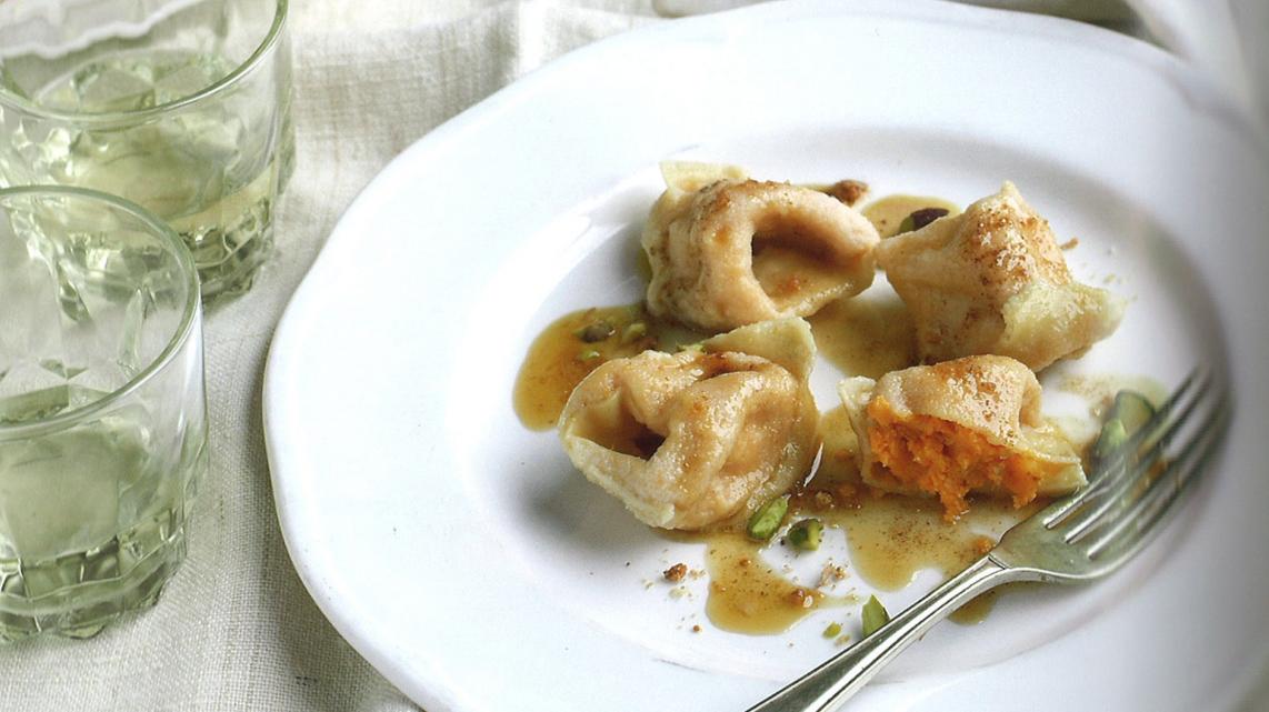 Tortelli di zucca con amaretti e pistacchi