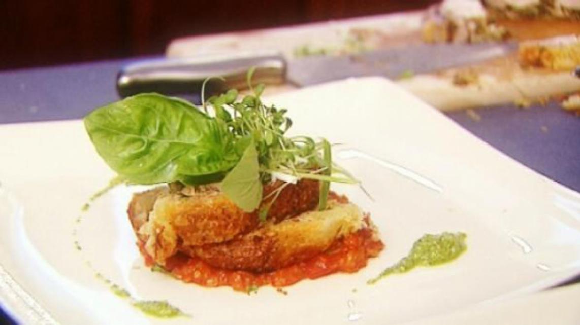 Varkenshaasje "en croûte" met parmaham, tomatencompote en walnoot-rucolapesto
