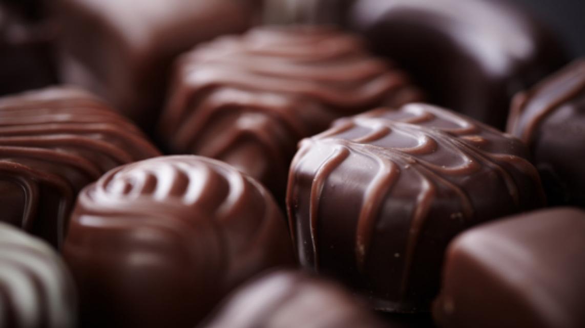 Hoe laat ik chocolade mooi blinken? VTM Koken