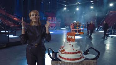 Sofie Dumont bakte de grote VTM verjaardagstaart. Zo kun jij 'm maken! 