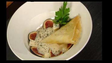 Kaasflapjes met vijgen en blauwe saus