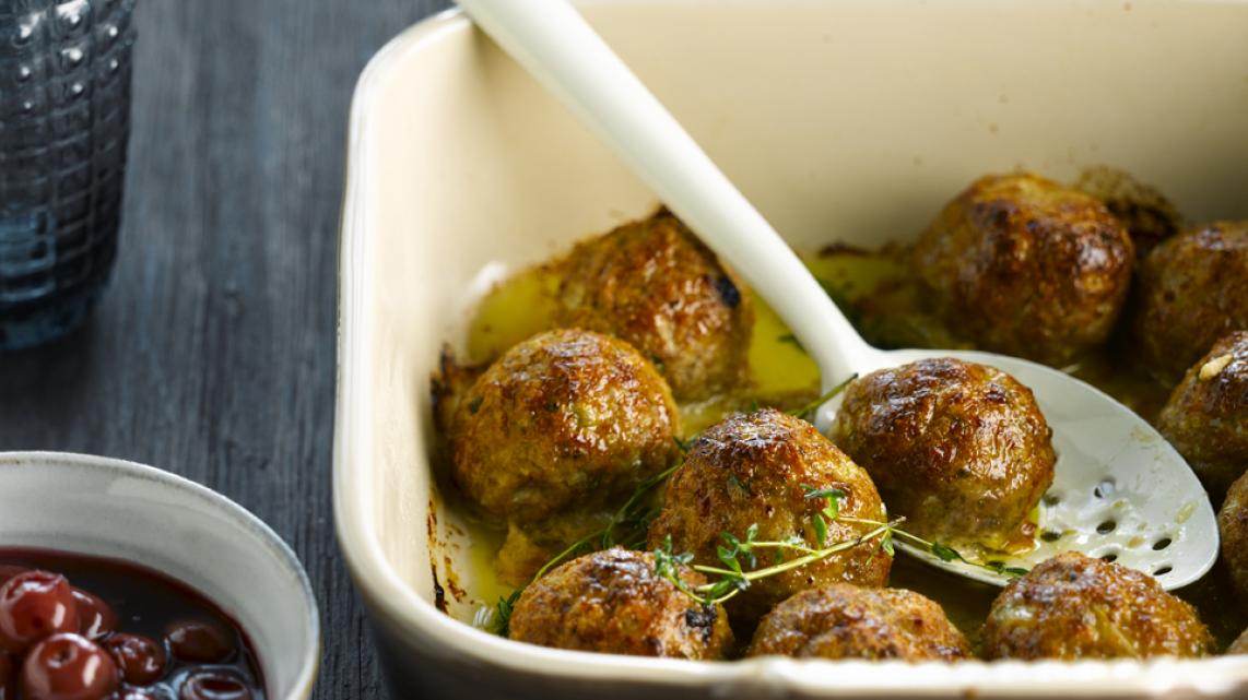Gehaktballen met warme krieken