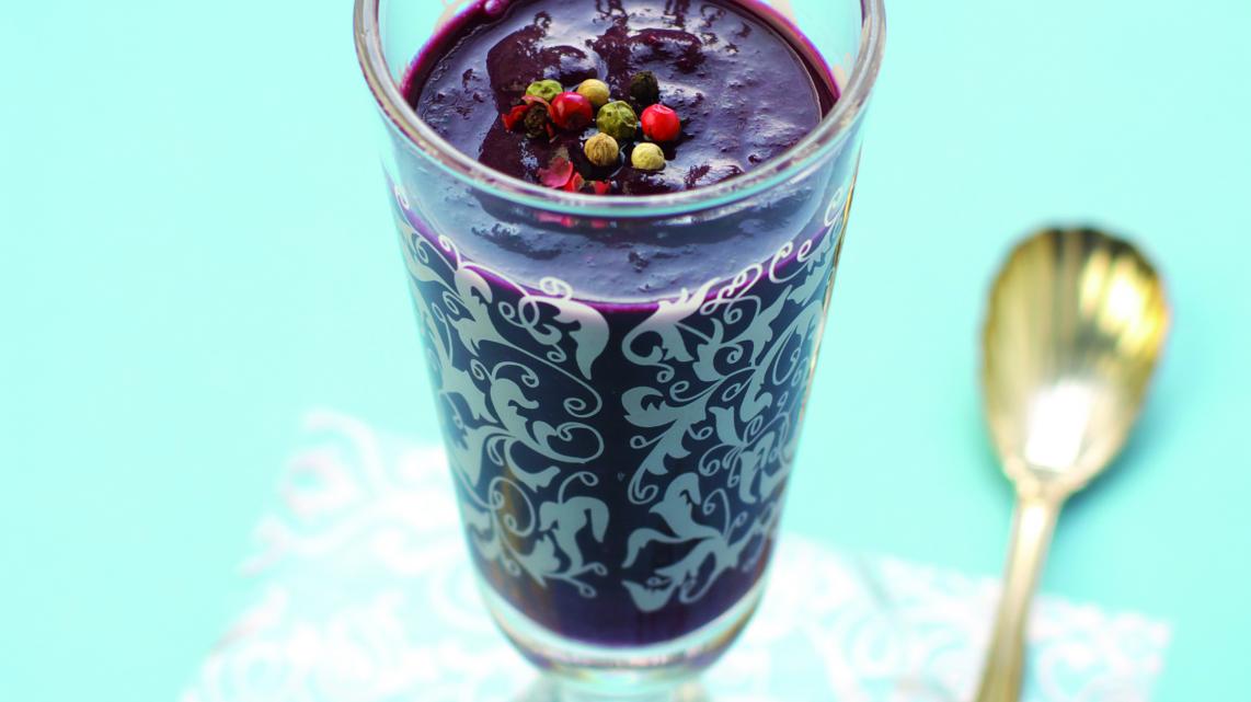 Smoothie met rode kool en bosbessen