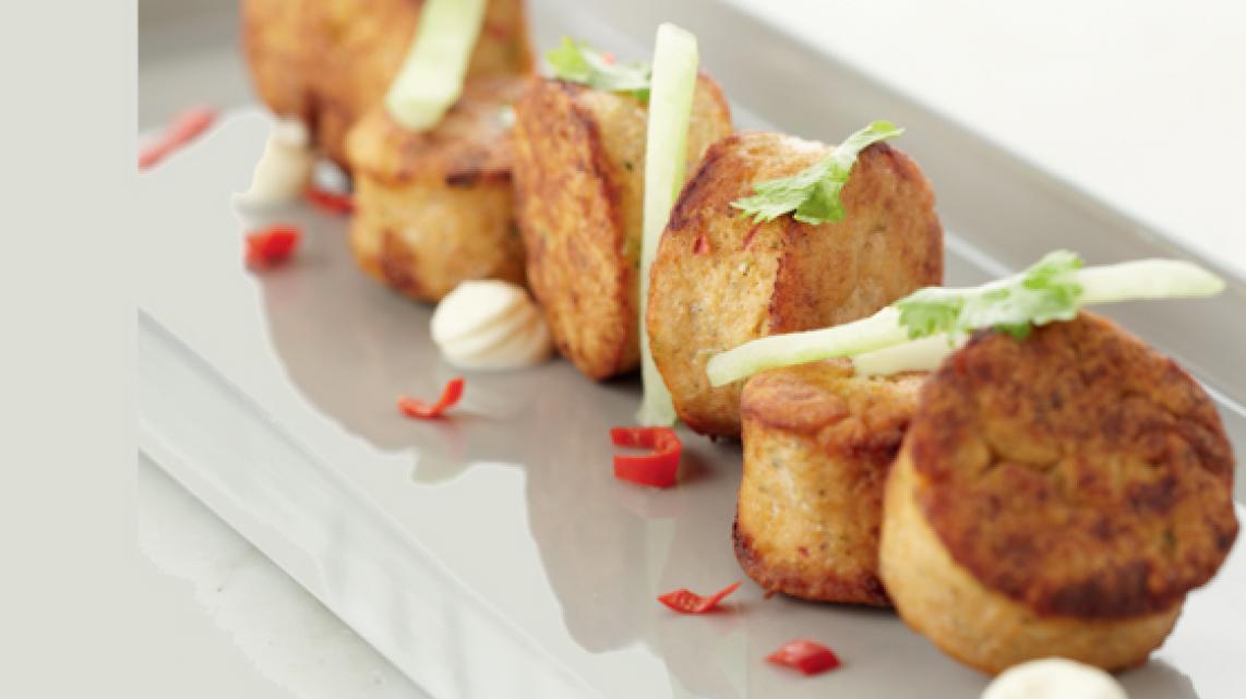 Viskoekje met chili, koriander en zure room